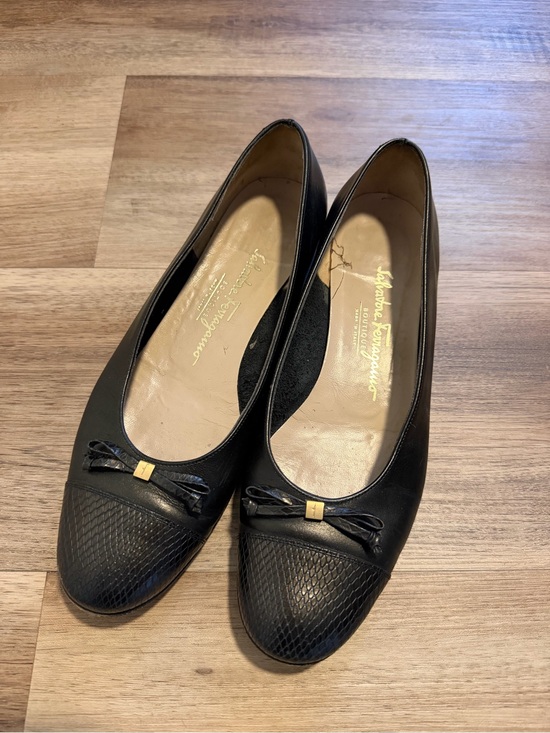 Salvatore Ferragamo Shoes - Salvatore Ferragamo Boutique Women’s Flats Black Size 10 Leather And Snake Skin